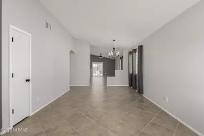 10206 E Desert Crossings Way, Tucson, AZ 85747 - Photo 6