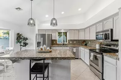 9960 N Roxbury Drive, Oro Valley, AZ 85737 - Photo 12