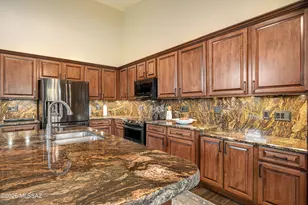 1556 W Periwinkle Pl, Tucson, AZ 85737 - Photo 12