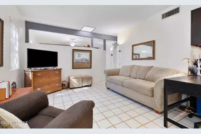 148 W Calle Del Ano, Green Valley, AZ 85614 - Photo 2