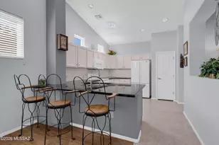 7515 W Suncatcher Dr, Tucson, AZ 85743 - Photo 12