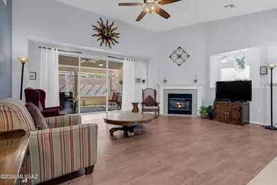 7515 W Suncatcher Drive, Tucson, AZ 85743 - Photo 8