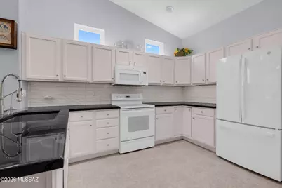 7515 W Suncatcher Drive, Tucson, AZ 85743 - Photo 14