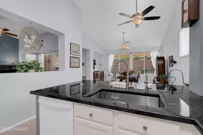 7515 W Suncatcher Drive, Tucson, AZ 85743 - Photo 14