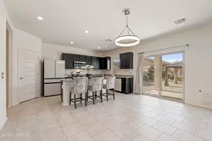 9265 W Tenaza Ln, Marana, AZ 85653 - Photo 10