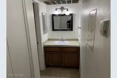 1810 E Blacklidge Drive #403, Tucson, AZ 85719 - Photo 2