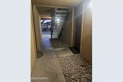 1810 E Blacklidge Drive #403, Tucson, AZ 85719 - Photo 8