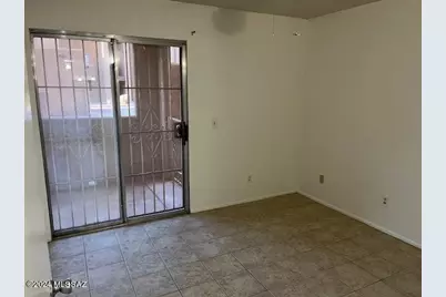 1810 E Blacklidge Drive #403, Tucson, AZ 85719 - Photo 6