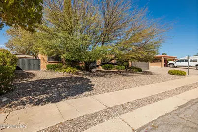 9021 E Henry Place, Tucson, AZ 85710 - Photo 2