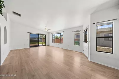 184 E Camino De Diana, Green Valley, AZ 85614 - Photo 8