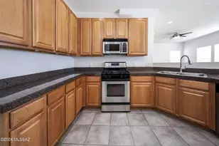 2083 S Mcconnell Dr, Tucson, AZ 85710 - Photo 12