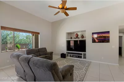 8136 N Night Pony Drive, Tucson, AZ 85743 - Photo 4