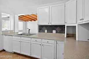 2272 E Blacklidge Dr, Tucson, AZ 85719 - Photo 10