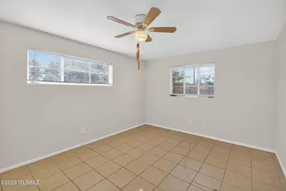 2272 E Blacklidge Drive, Tucson, AZ 85719 - Photo 18
