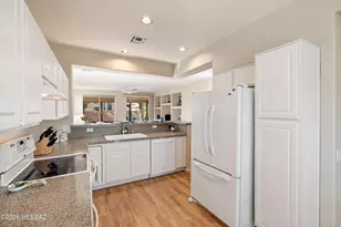 9461 N Twinkling Shadows Way, Tucson, AZ 85743 - Photo 8