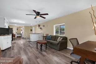 1924 W Desert Broom Ln, Tucson, AZ 85705 - Photo 10