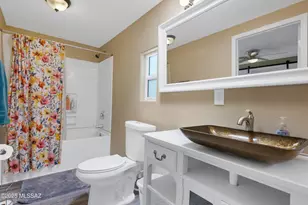 1924 W Desert Broom Ln, Tucson, AZ 85705 - Photo 8