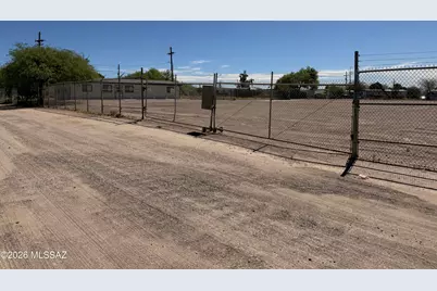 2425 W Wave Hill Court, Tucson, AZ 85705 - Photo 6