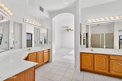 10881 N Canada Hills Court, Tucson, AZ 85737 - Photo 16
