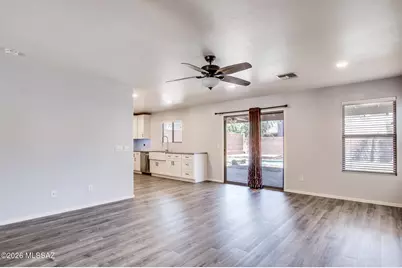 694 W Amber Sun Drive, Green Valley, AZ 85614 - Photo 10