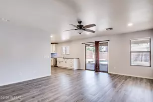 694 W Amber Sun Dr, Green Valley, AZ 85614 - Photo 10