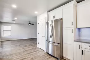 694 W Amber Sun Dr, Green Valley, AZ 85614 - Photo 16