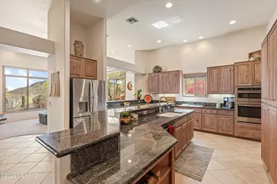 6262 W Trails End Road, Tucson, AZ 85745 - Photo 8