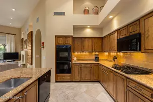 6438 N Desert Wind Cir, Tucson, AZ 85750 - Photo 16