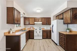 1041 S Abrego Dr, Green Valley, AZ 85614 - Photo 6