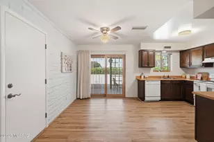 1041 S Abrego Dr, Green Valley, AZ 85614 - Photo 8