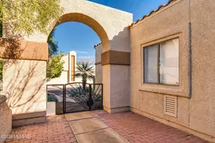 679 W Sunlight Ln, Tucson, AZ 85704 - Photo 2