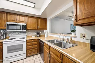 7801 E Hawthorne St, Tucson, AZ 85710 - Photo 30