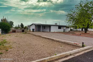 1016 E Justin St, Pearce, AZ 85625 - Photo 1