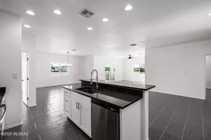 5738 E Hermans Rd, Tucson, AZ 85756 - Photo 14