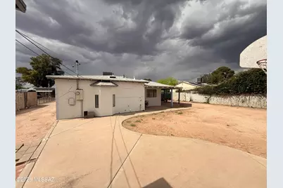 2111 S Miramonte Stravenue, Tucson, AZ 85713 - Photo 2