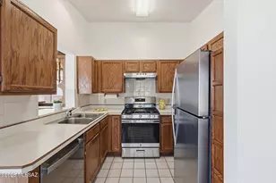 174 E Camino De Diana, Green Valley, AZ 85614 - Photo 10