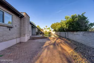 6861 E Hawthorne Cir, Tucson, AZ 85710 - Photo 6