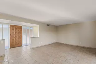 6861 E Hawthorne Cir, Tucson, AZ 85710 - Photo 10