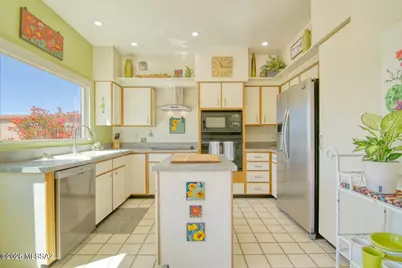 784 E Camino Diestro, Oro Valley, AZ 85704 - Photo 18