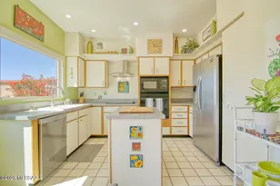 784 E Camino Diestro, Oro Valley, AZ 85704 - Photo 18