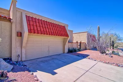 784 E Camino Diestro, Oro Valley, AZ 85704 - Photo 4