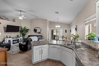 7659 N Hemingway Place, Marana, AZ 85743 - Photo 10