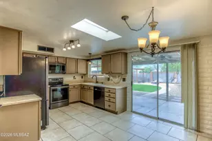 8437 E Rolling Ridge St, Tucson, AZ 85710 - Photo 12