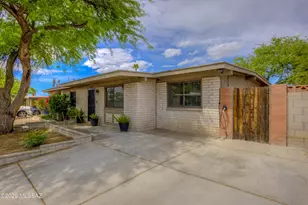 8437 E Rolling Ridge St, Tucson, AZ 85710 - Photo 4