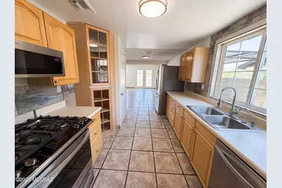9941 E Hawthorne Street, Tucson, AZ 85748 - Photo 2