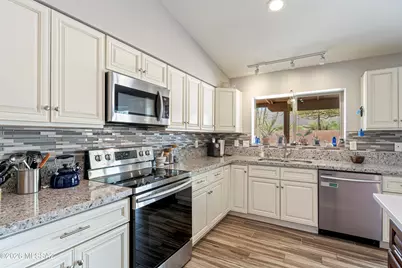 6502 N Calle De Estevan, Tucson, AZ 85718 - Photo 8