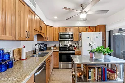 1330 S Avenida Polar S #E-10, Tucson, AZ 85710 - Photo 12