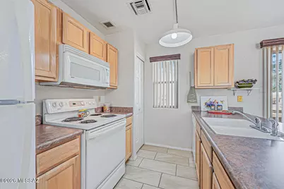 920 W Calle De La Pelotita, Green Valley, AZ 85614 - Photo 12