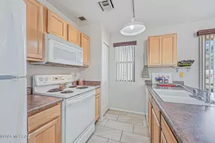 920 W Calle De La Pelotita, Green Valley, AZ 85614 - Photo 12