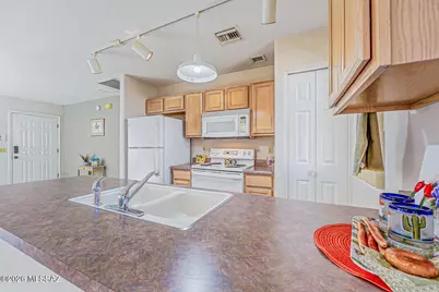 920 W Calle De La Pelotita, Green Valley, AZ 85614 - Photo 10